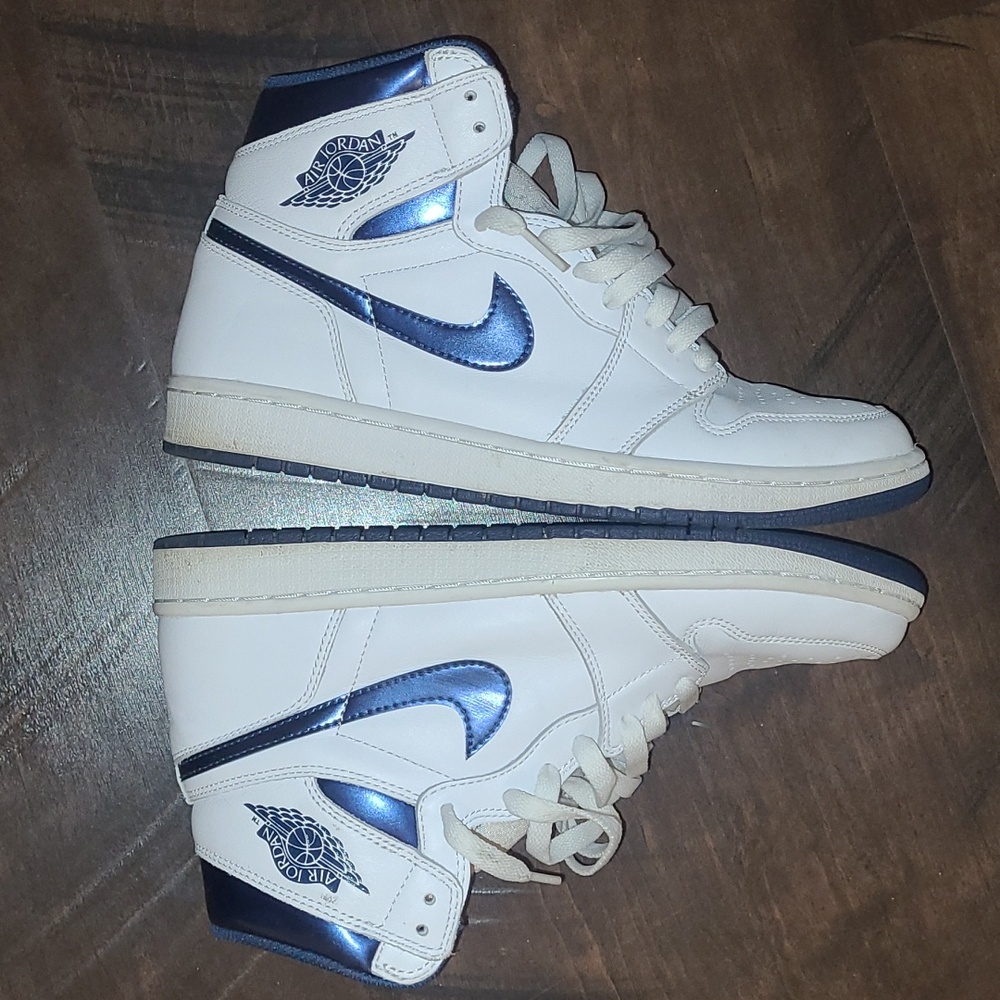 Good condition Pre-owned Nike Jordan 1 RetroMetallic Navy (2016) - Picture 5 of 8